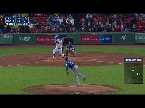 TEX@BOS: Moreland doubles the lead with RBI single