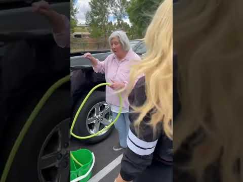 Caught Karen stealing gas 😂🤦‍♂️ #shorts