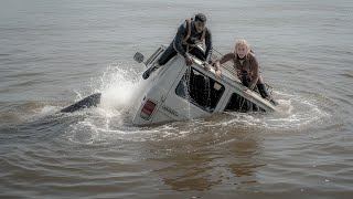 Equipe de Mergulho é Contratada para Recuperar Ouro no Fundo Rio, Mas Encontra o Verdadeiro Terror