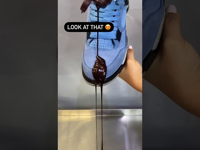 Vídeo relacionado con Crep Protect - 200ml - Protector impermeable a la lluvia y las manchas, Nano Protección para cuero, nobuck, ante y lona - zapatillas - cuidado de las zapatillas de deporte