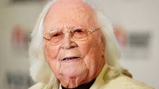 Barry Gibbs Heartbreaking Life As The Last Surviving Bee Gee