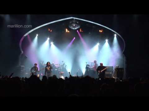 Videoclip de This Town (Live) — Marillion