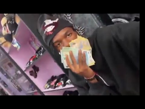 Diepretty a flexar na loja de Rock 2023