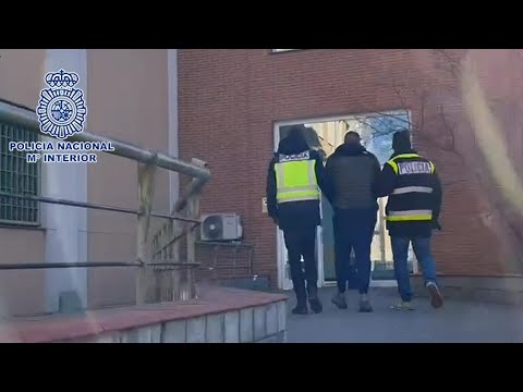 Cae una red que falsificaba pasaportes covid y PCR a famosos como Omar Montes