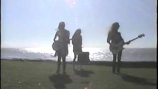 Las Kellies - 'Summer Breeze'