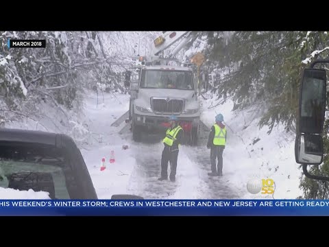 知事は冬の嵐のために非常事態の状態を命じる (Governor Orders State Of Emergency Due To Winter Storm)