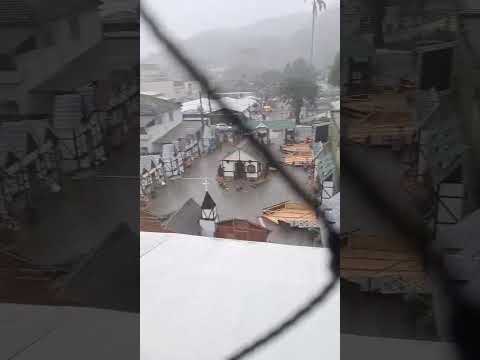 Ventania derruba parte da Vila do Natal, em Domingos Martins