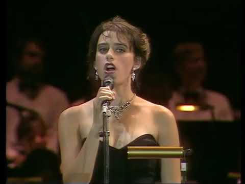Judy Kuhn - Nobody’s Side (Live)