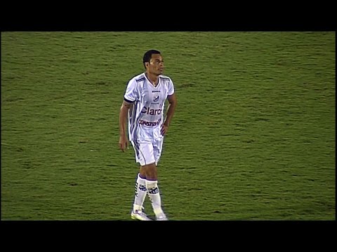 Ridiculous Fail - Léo Gago (Bragantino) vs. Criciúma