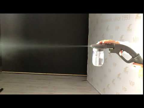 Oberflächendesinfektion mit der DELPHIN Sprühflasche