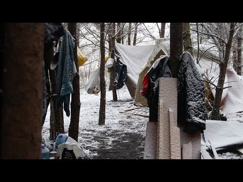 Jak bezdomni radzą sobie zimą?