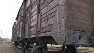 Historyczny wagon na rampie w Birkenau (Muzeum Auschwitz)