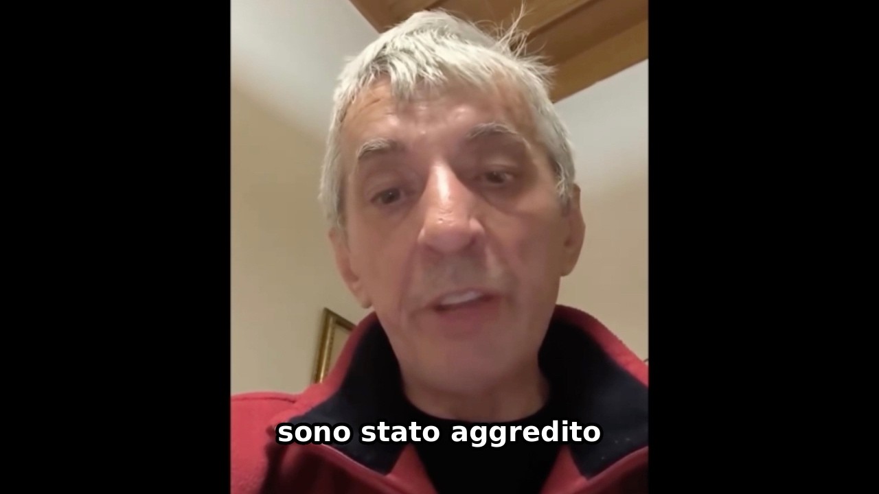 ASCOLTATE IL RACCONTO DI QUESTO ALPINO ACCERCHIATO NEL CENTRO STORICO DI GENOVA DA DEI RAGAZZI
