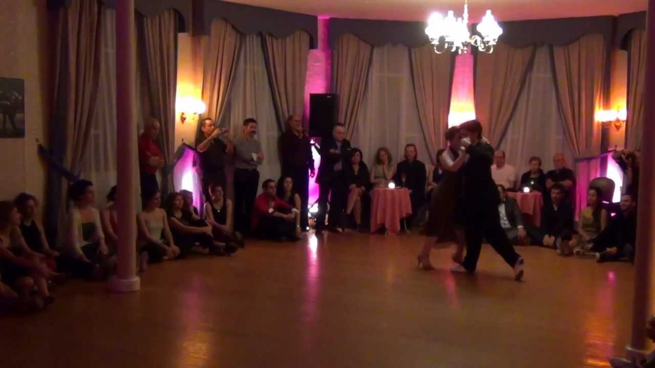 Ariadna Naveira y Fernando Sánchez  sabado 08-12-2012 bailan Fruta Amarga