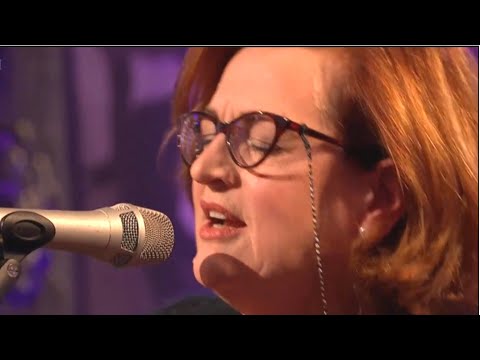 Oer The Water Tae Charlie - Barbara Dickson