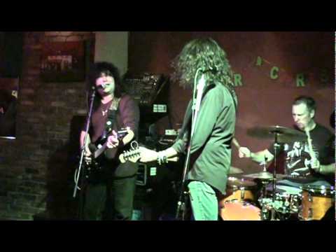 The Phil & John Show: Plugged In - Eighteen (Alice Cooper Cover) [Roc'n Doc's 11/28/2010]
