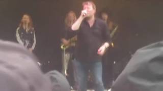 Guy Garvey being funny at Glasto 2016