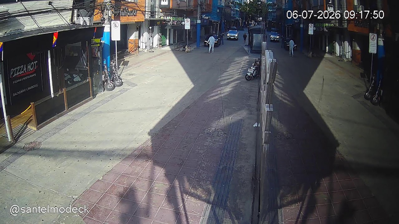 Live webcam view of Calle peatonal Calçadão da Central