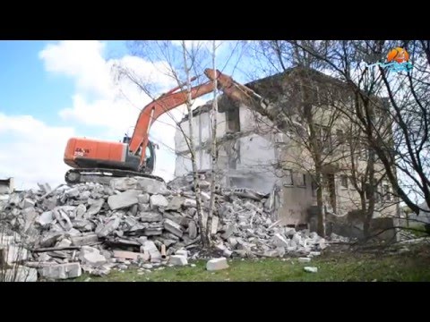 Pół bloku już nie ma. Rozbierają stary hotel pielęgniarek