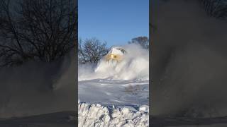 IOWA INTERSTATE TRAIN SMASHES THROUGH THE SNOW AT HIGH SPEED!’