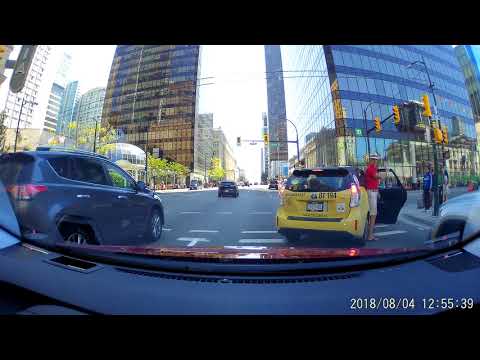 20180804 Black Top Cabs BT194 made a u turn and then pick up passengers and blocking lanes