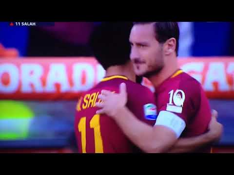 Totti entra in campo per l'ultima volta e Zampa non trattiene le lacrime (Roma vs Genoa 3 a 2)