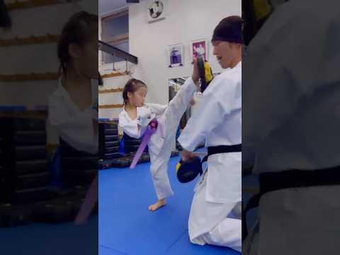 片足二段蹴り Feint→Front Kick #小学1年生  #空手 #7yearsold