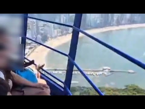 بين السماء والأرض.. خلل تقني يترك سياحاً عالقين في الهواء على ارتفاع 60 متراً 