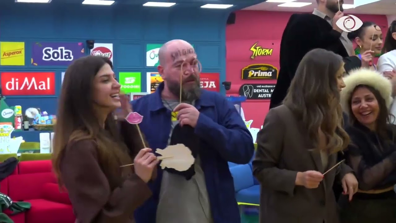 “Karaoke Night”/ Banorët këndojnë njëzëri ‘Alo, alo, alo’