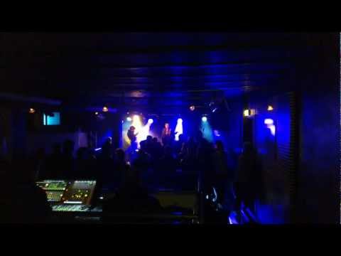 Zevje plays Thickfreakness by the Black Keys @Rust