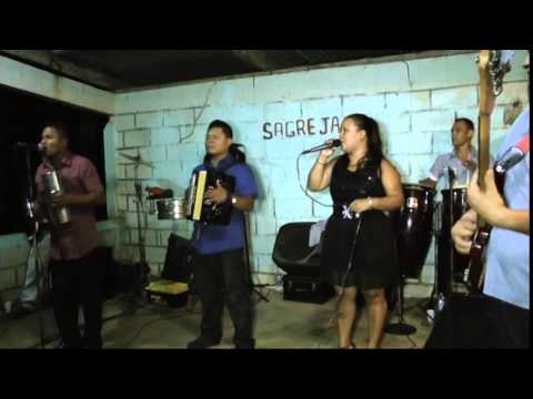 Saba Sainz Bacorizo No Me DAS Nada en fiesta de Linda RojasVTS 05 1