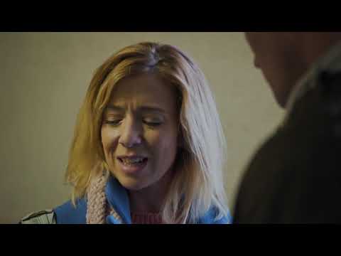 Mintaapák - Janó észrevette Lindán, mennyire furcsán viselkedik újabban