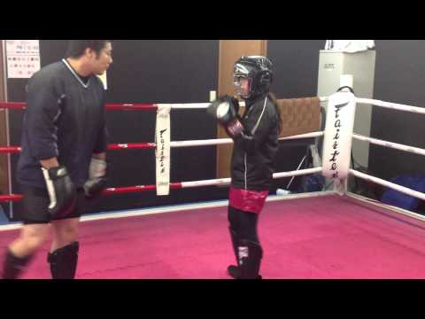 「総合格闘技 参武会」　女子の打撃練習