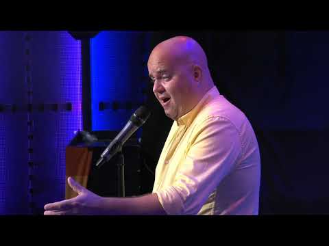 Ivo van der Bijl zorgt voor rillingen tijdens Limburg Pride Show