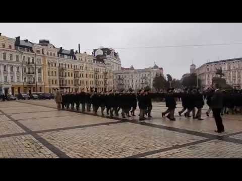 Кадеты репетируют парад на Софиевской площади