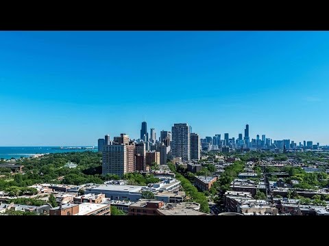 A spacious corner 1-bedroom in Lincoln Park at The Patricians