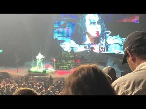 FUNNY Gene Simmons gets mad at someone who was texting at KISS concert