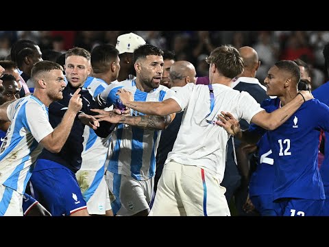 JO PARIS 2024 - Séquence houleuse : Une énorme bagarre générale éclate à la fin de France-Argentine