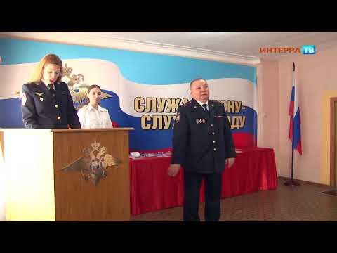 12 сотрудников полиции получили новые звания, а 16 подростков – первые паспорта