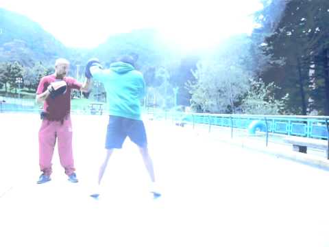 Jean Sotelo entrenando  a Cesar Periko