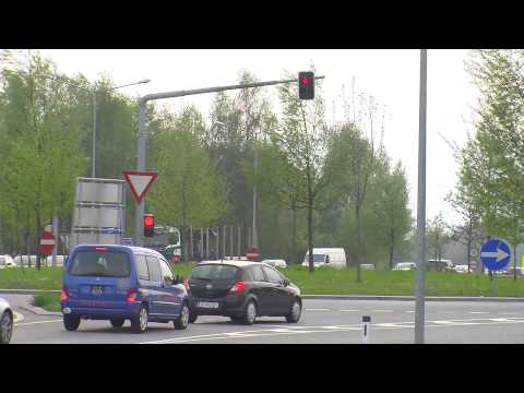 Schwarzach: Kreisverkehr und Ampel - Was darf man?
