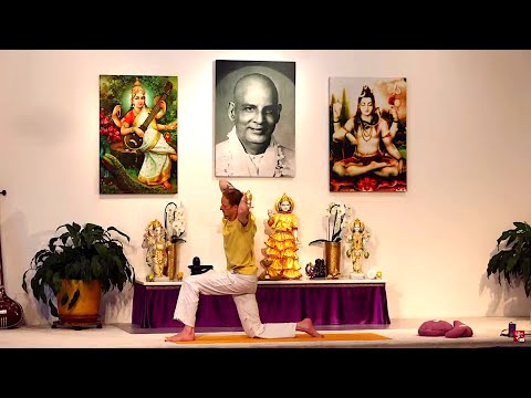 Online Rückenyogastunde mit Mahindra 9:15 Uhr 10.07.2020