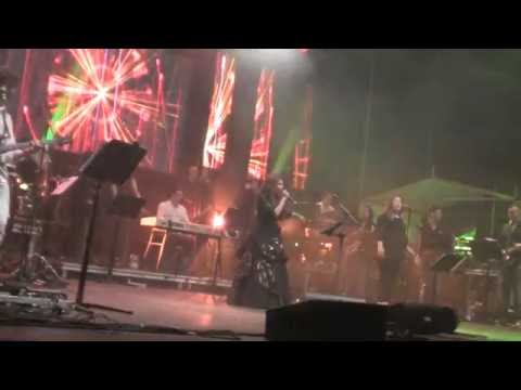 CRISTINA D'AVENA:OMAGGIO AI CAVALIERI DEL RE