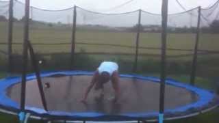 preview picture of video 'Nico salto sur nouveau trampoline a 30 ans ca va encore!'