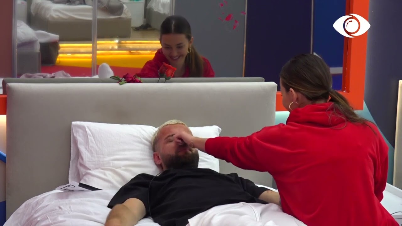 Luizi me dhimbje krahu, Kiara i shkon pranë