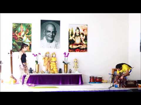 Momo Jii -  intensive Handbalance Yogastunde