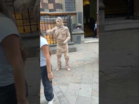 Momia encontrado en la Calle. #espaciopúblico #medellin #medellín #antioquia #momia 2026-7-27