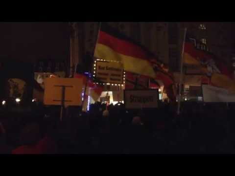 DEMOS IN DRESDEN 09.02.2015 - PEGIDA KUNDGEBUNG IN DRESDEN 09.02.2015