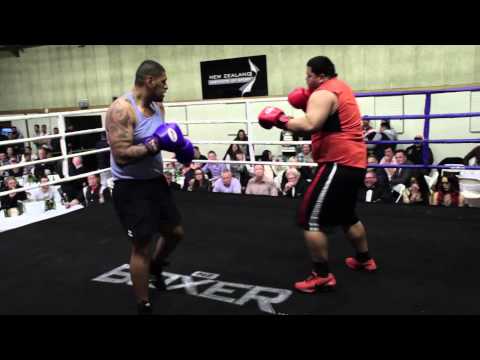 Championship Showdown - Toni Mahoni vs Leroy Mutu