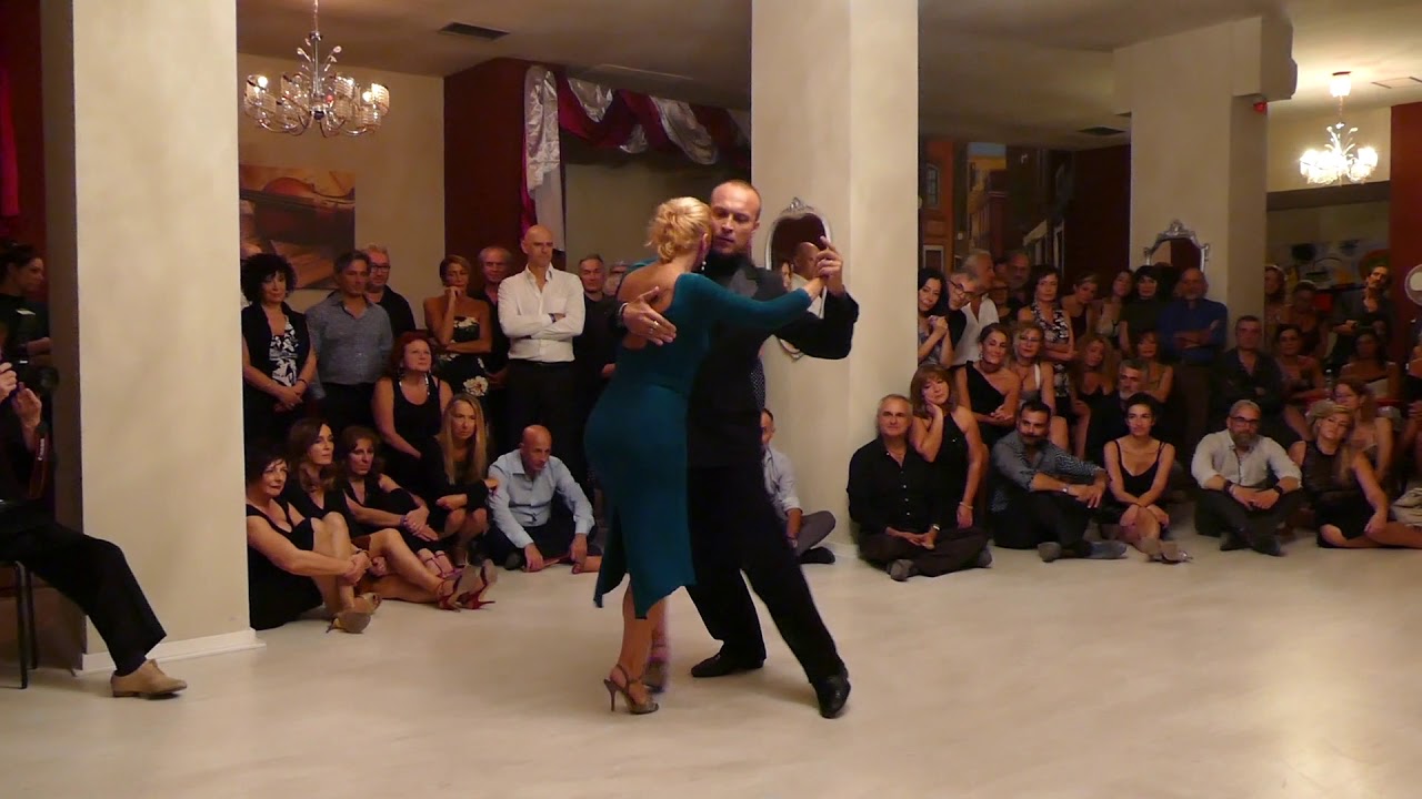 Video thumbnail for Paola Pinessi & Alberto Bersini, Vamos (WinterTangoNapoli 2019, 2/4)